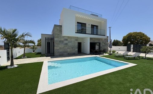 Townhouse in Armacao de Pera, Algarve, Portugal 1