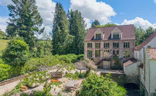 House in Alkington, England 1