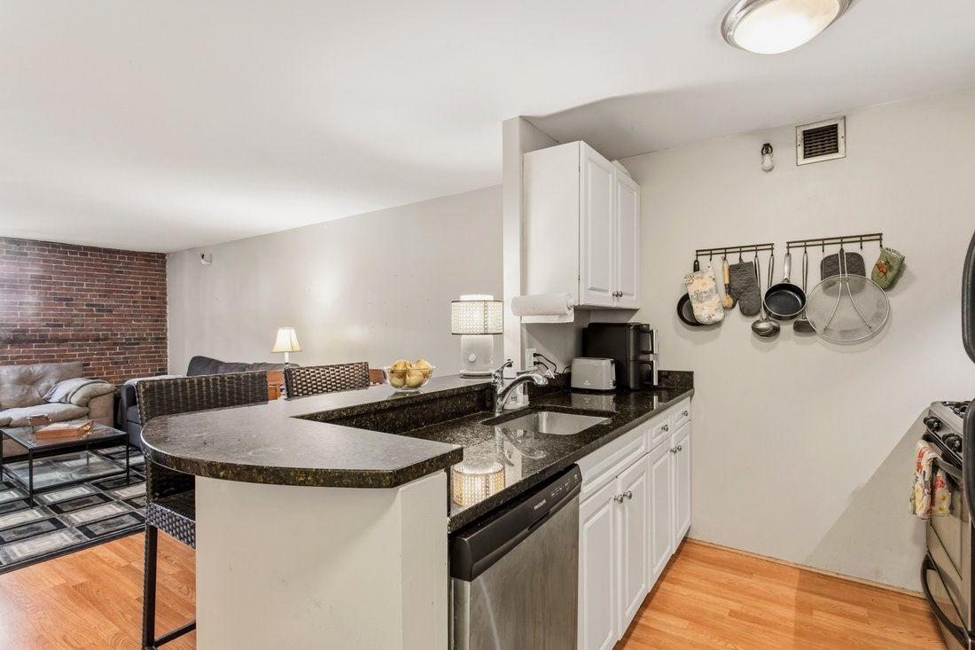Condo in Boston, Massachusetts, United States 2 - 18209856