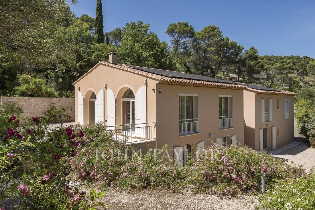 House in Saint-Marc-Jaumegarde, Provence-Alpes-Côte d'Azur, France 1 - 18209609