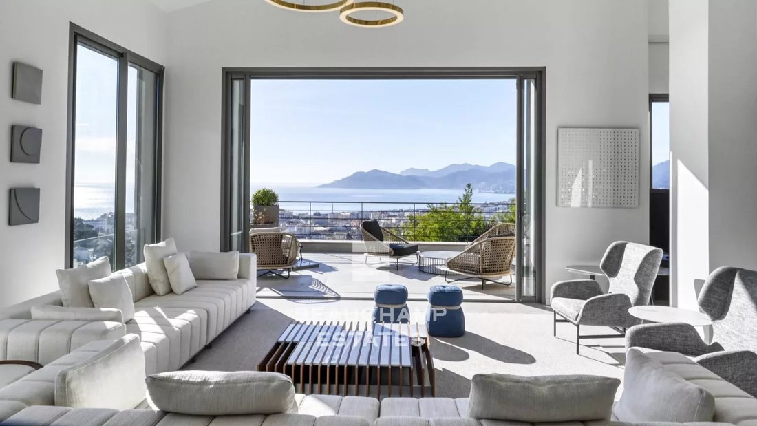 Villa in Cannes, Provence-Alpes-Côte d'Azur, France 2 - 14968240