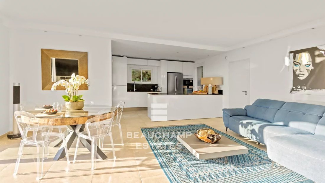Villa in Théoule-sur-Mer, Provence-Alpes-Côte d'Azur, France 3 - 15558765