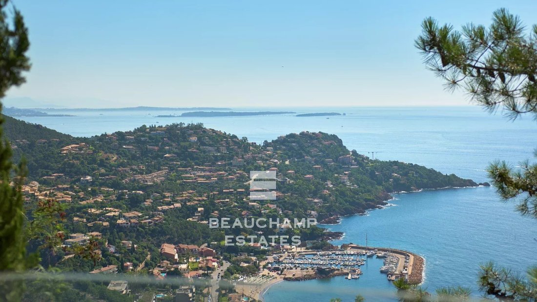 Villa in Théoule-sur-Mer, Provence-Alpes-Côte d'Azur, France 2 - 14968229