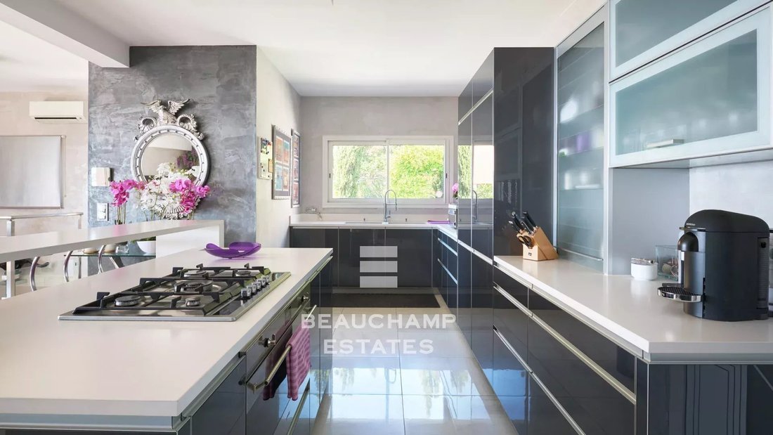 Villa in Cannes, Provence-Alpes-Côte d'Azur, France 4 - 14968182