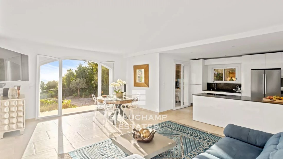Villa in Théoule-sur-Mer, Provence-Alpes-Côte d'Azur, France 2 - 15558765