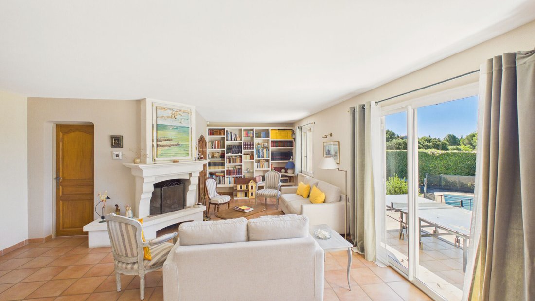 Villa in Eyragues, Provence-Alpes-Côte d'Azur, France 2 - 18209846