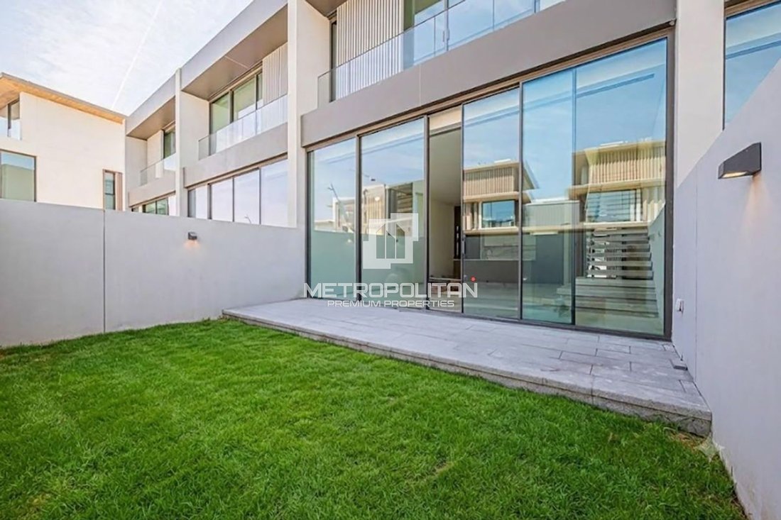 Townhouse in Ras Al Khor Industrial Area, Dubai, United Arab Emirates 1 - 18209748
