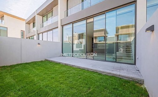 Townhouse in Ras Al Khor Industrial Area, Dubai, United Arab Emirates 1
