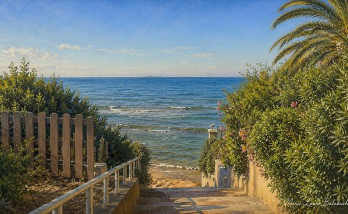 Villa in Carqueiranne, Provence-Alpes-Côte d'Azur, France 1