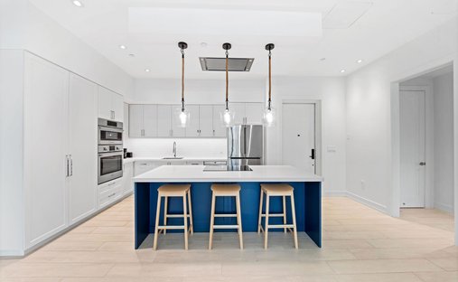 Condo in George Town, George Town, Cayman Islands 1