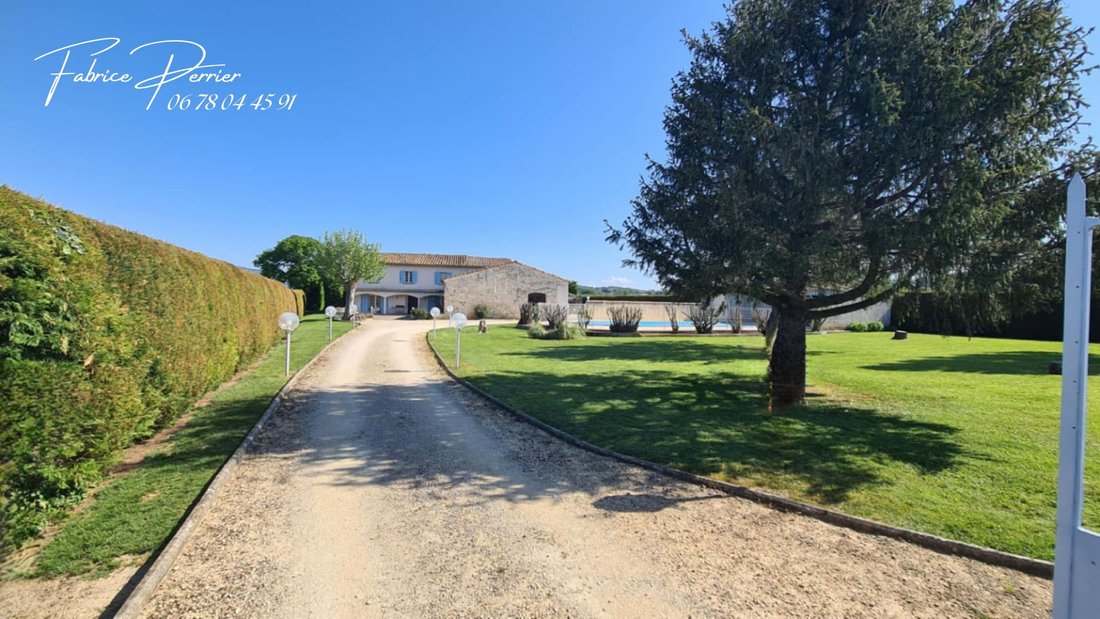 Villa in Bonlieu-sur-Roubion, Auvergne-Rhône-Alpes, France 1 - 18209823