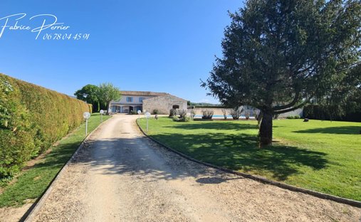 Villa in Bonlieu-sur-Roubion, Auvergne-Rhône-Alpes, France 1