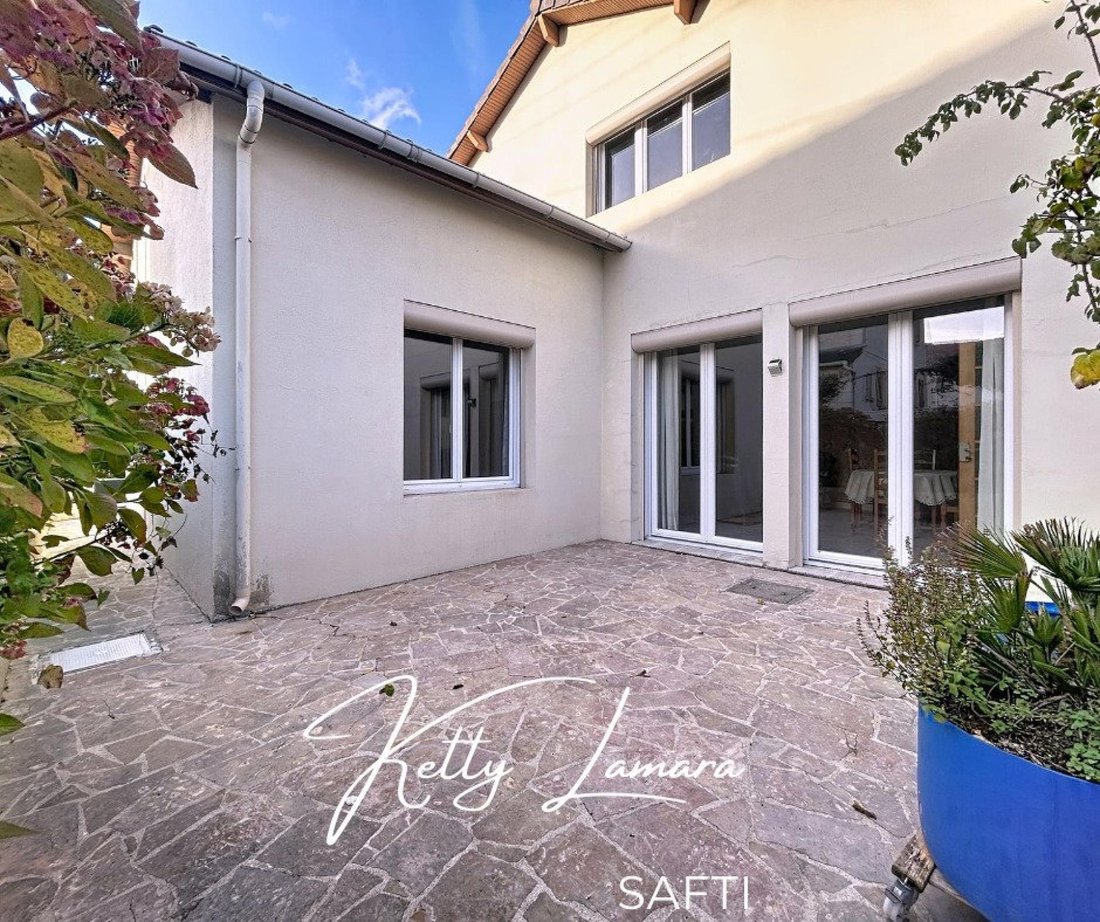 House in Langevin, Saint-Cyr-l'Ecole, France 4 - 18210715
