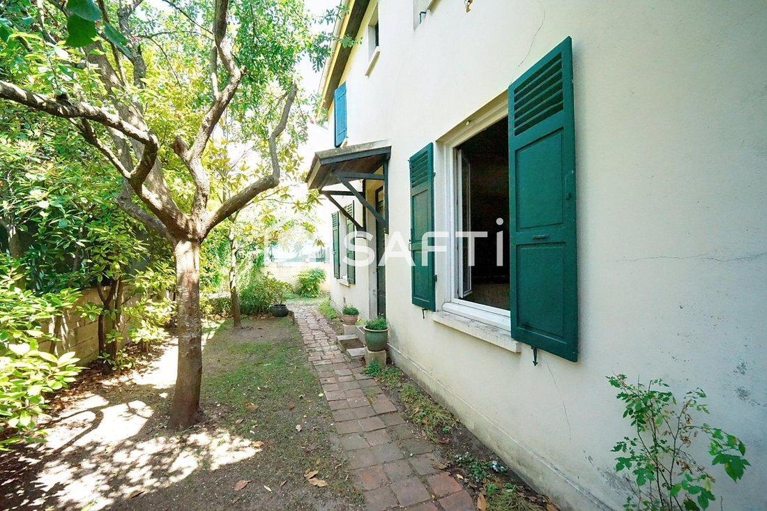 House in Fontenay-sous-Bois, Ile-de-France, France 1 - 18210695