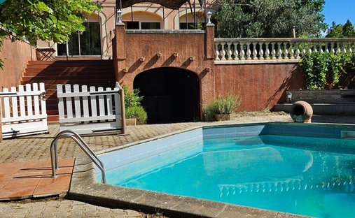 House in Apt, Provence-Alpes-Côte d'Azur, France 1