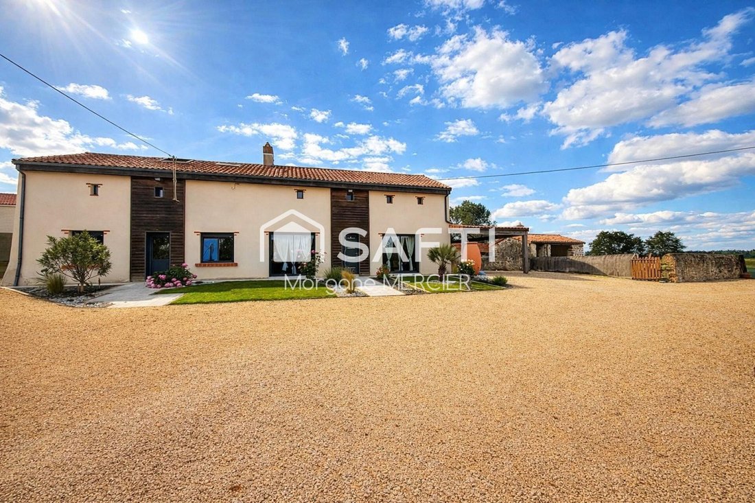 House in Voulmentin, Nouvelle-Aquitaine, France 1 - 18210712
