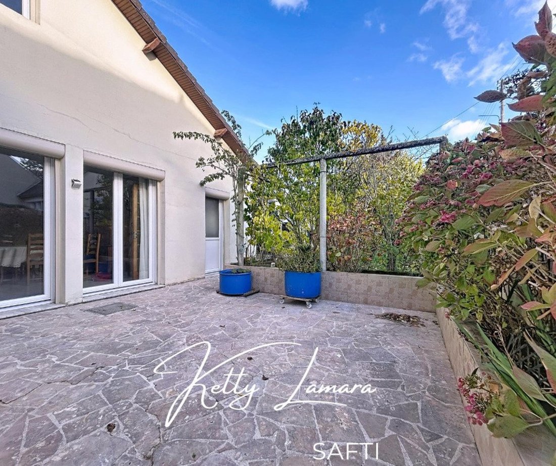 House in Langevin, Saint-Cyr-l'Ecole, France 5 - 18210715