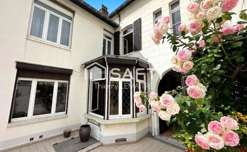 House in Petit Pays Delaroche, Calais, France 1