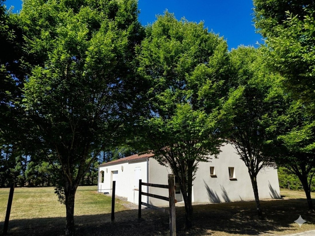 House in Les Eglises-d'Argenteuil, Nouvelle-Aquitaine, France 3 - 18100219