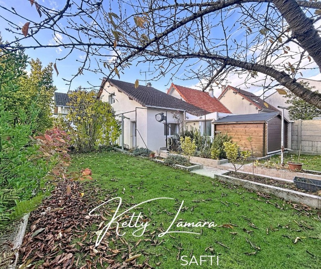 House in Langevin, Saint-Cyr-l'Ecole, France 1 - 18210715