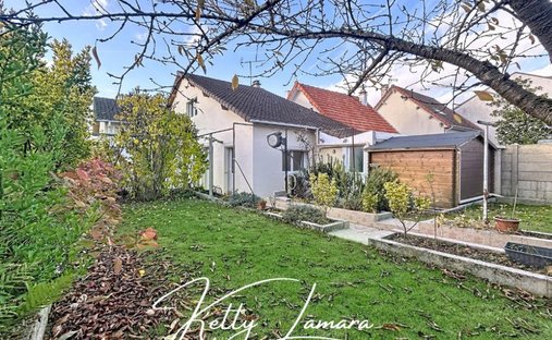 House in Langevin, Saint-Cyr-l'Ecole, France 1