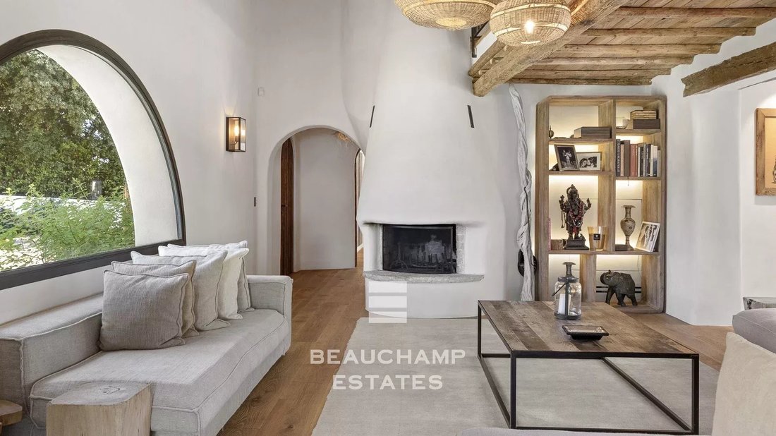 Villa in Mougins, Provence-Alpes-Côte d'Azur, France 2 - 14377723