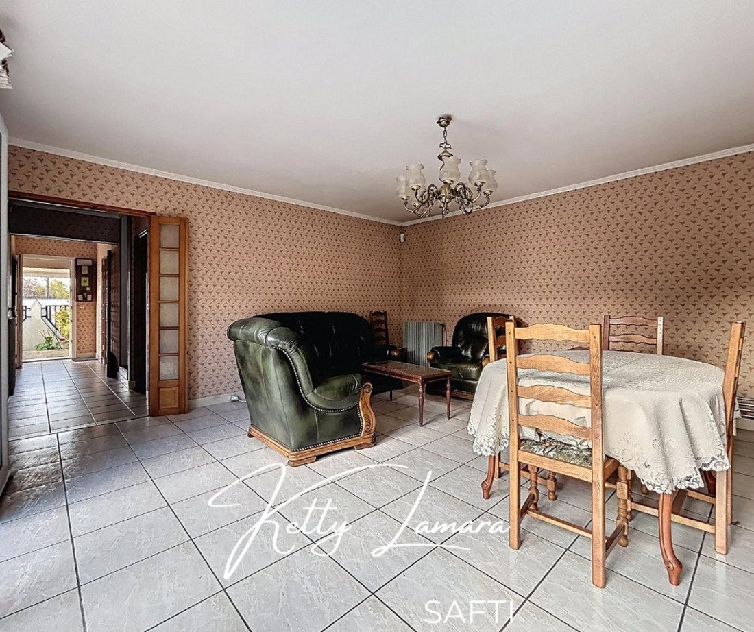 House in Langevin, Saint-Cyr-l'Ecole, France 2 - 18210715