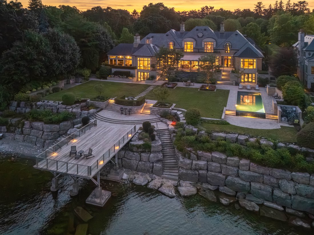 House in Oakville, Ontario, Canada 2 - 16017322