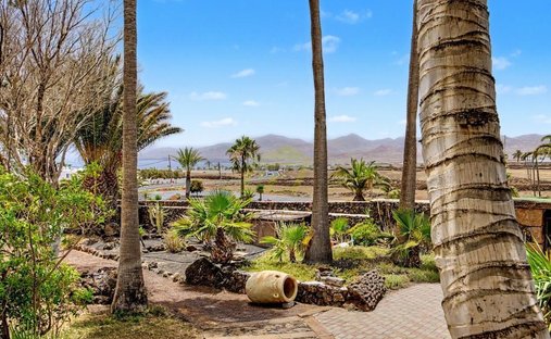 Villa in Tias, Kanarische Inseln, Spanien 1