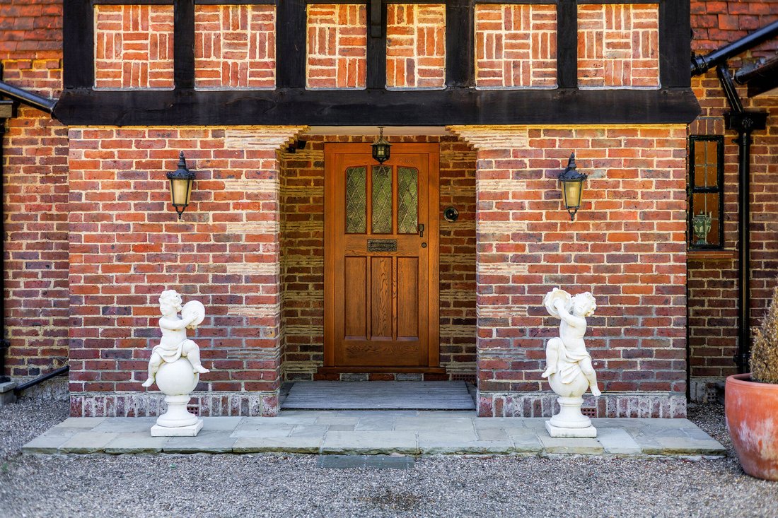 House in Virginia Water, England 4 - 18210005
