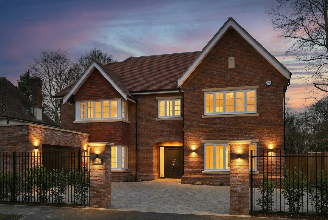 House in Beaconsfield, England 1 - 18210032