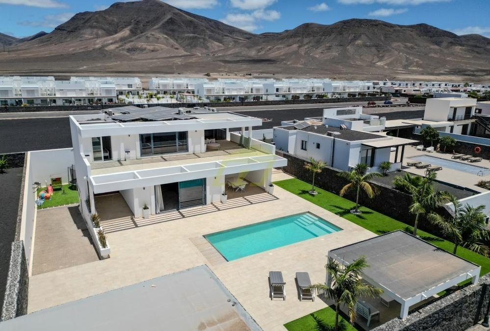 Villa in Playa Blanca, Yaiza, Spain 1 - 18210150