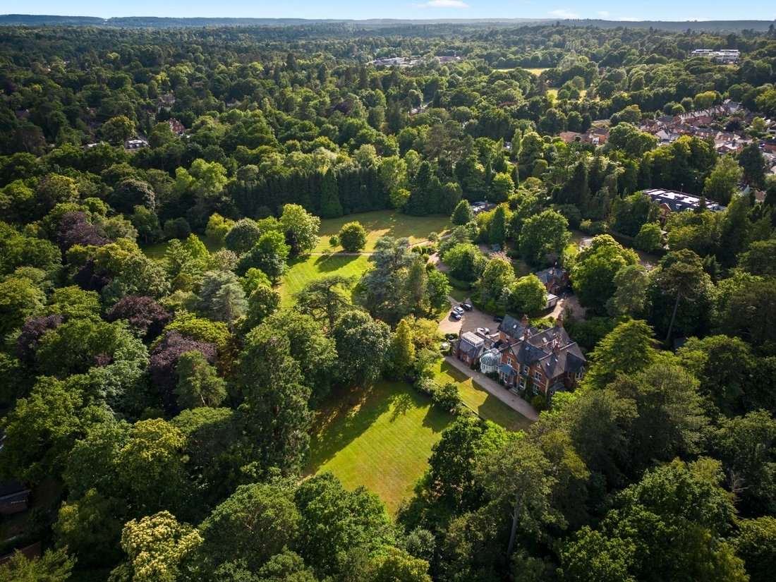 House in Sunningdale, England 2 - 18210149
