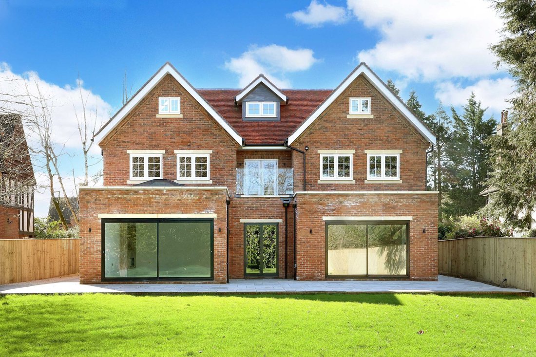 House in Beaconsfield, England 4 - 18210032
