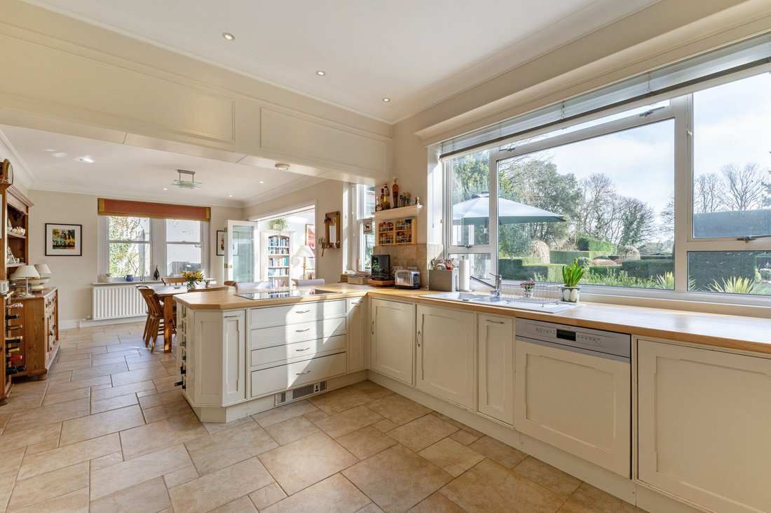 House in Taplow, England 5 - 18210064