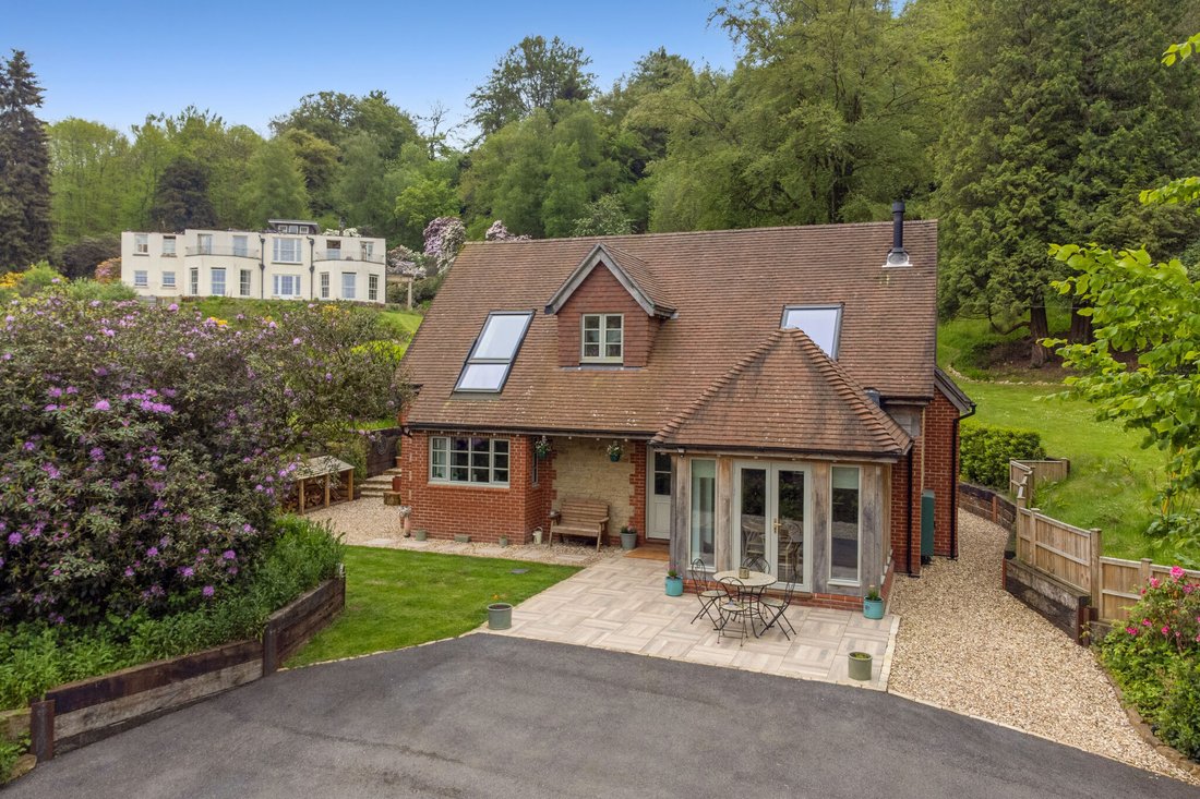 House in Henley, Fernhurst, England 3 - 18210137