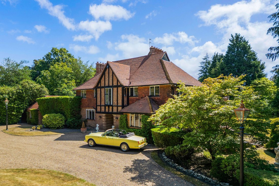 House in Virginia Water, England 3 - 18210005
