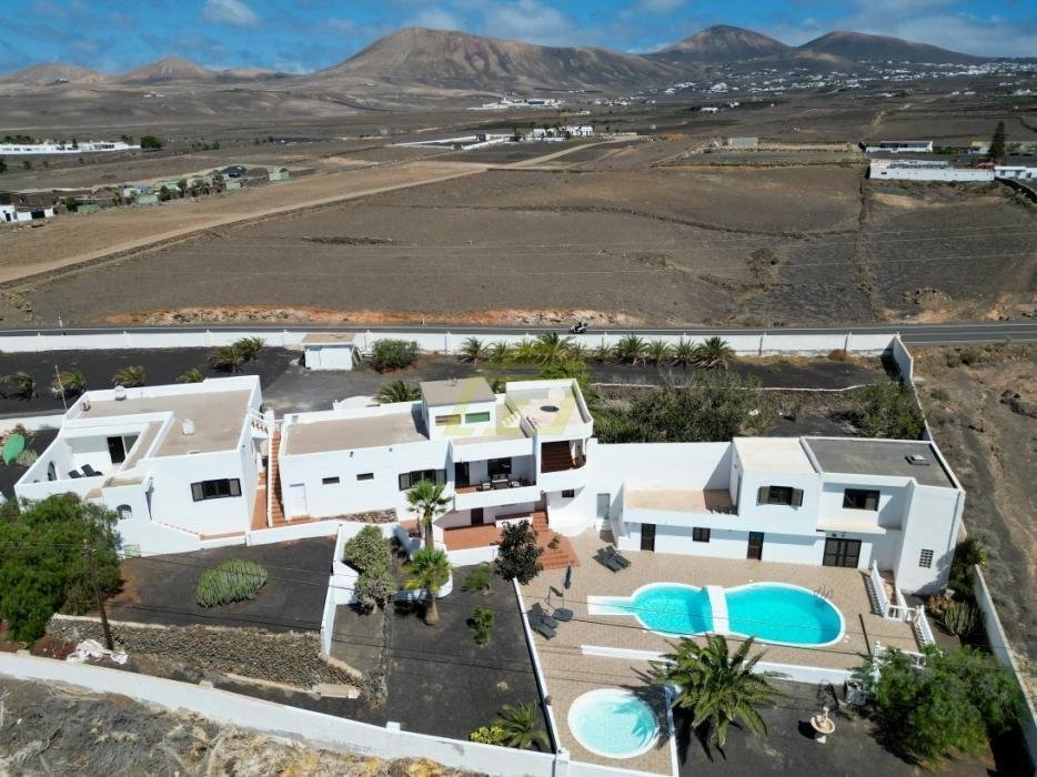 Villa in Tias, Canary Islands, Spain 2 - 18210169