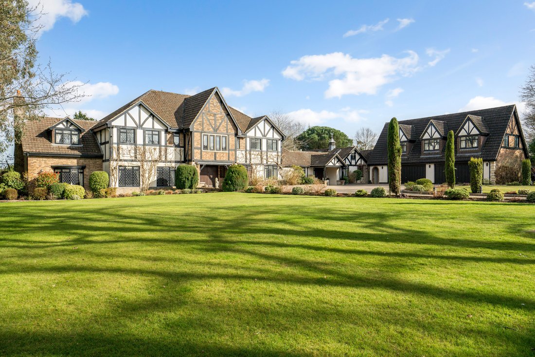House in Oxshott, Elmbridge, England 1 - 18210098