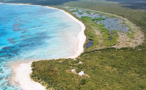Land in Port Nelson, Rum Cay, The Bahamas 1