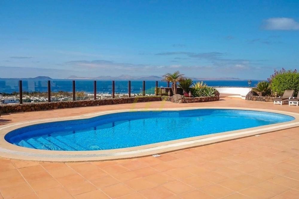 Villa in Playa Blanca, Yaiza, Spain 2 - 18210075