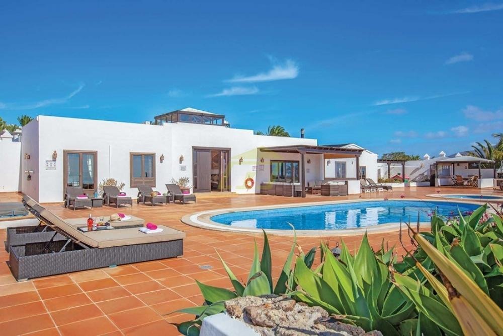 Villa in Playa Blanca, Yaiza, Spain 3 - 18210075