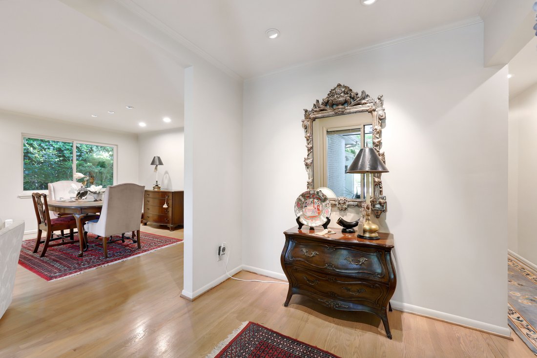 Seattle, Washington, United States 5 - 18210462