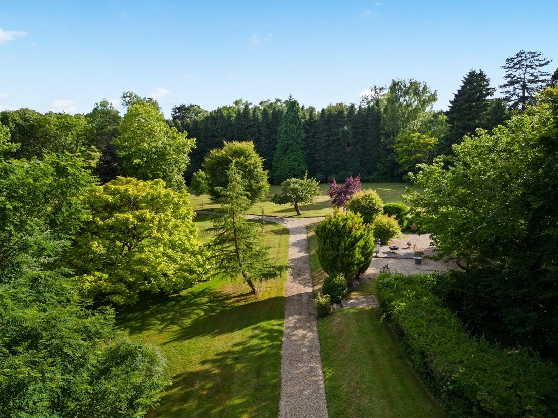 House in Sunningdale, England 4 - 18210149