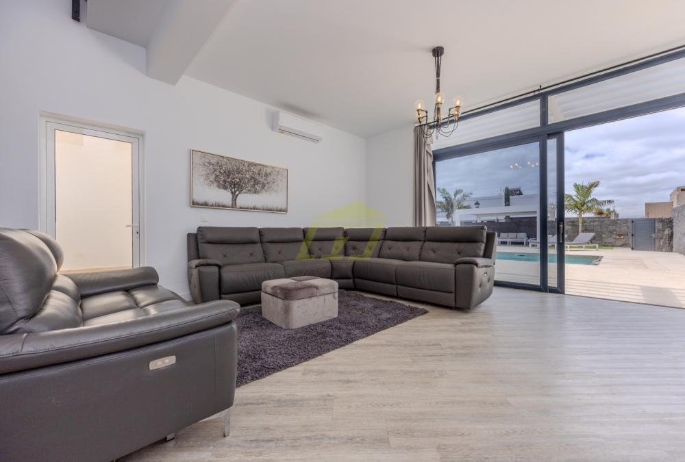 Villa in Playa Blanca, Yaiza, Spain 3 - 18210150