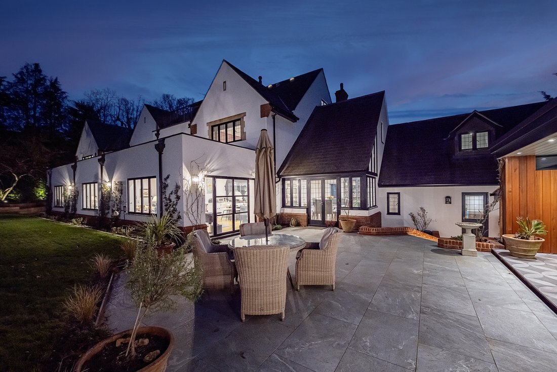 House in Beaconsfield, England 2 - 18209957