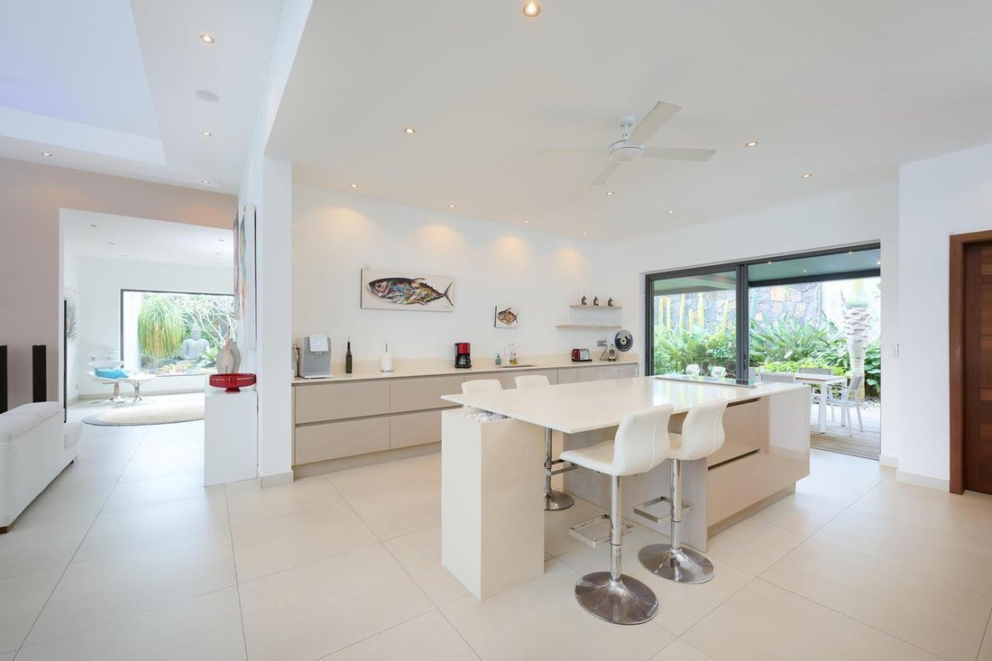 Villa in Grand Baie, Rivière du Rempart District, Mauritius 2 - 18209926