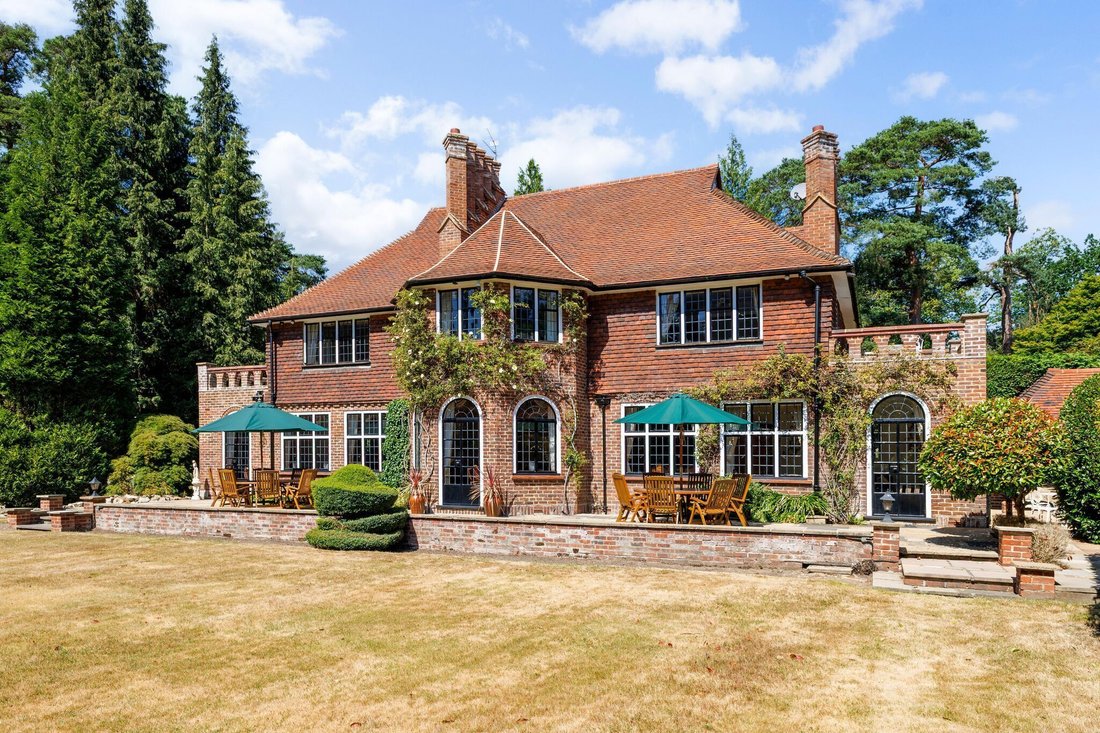 House in Virginia Water, England 1 - 18210005