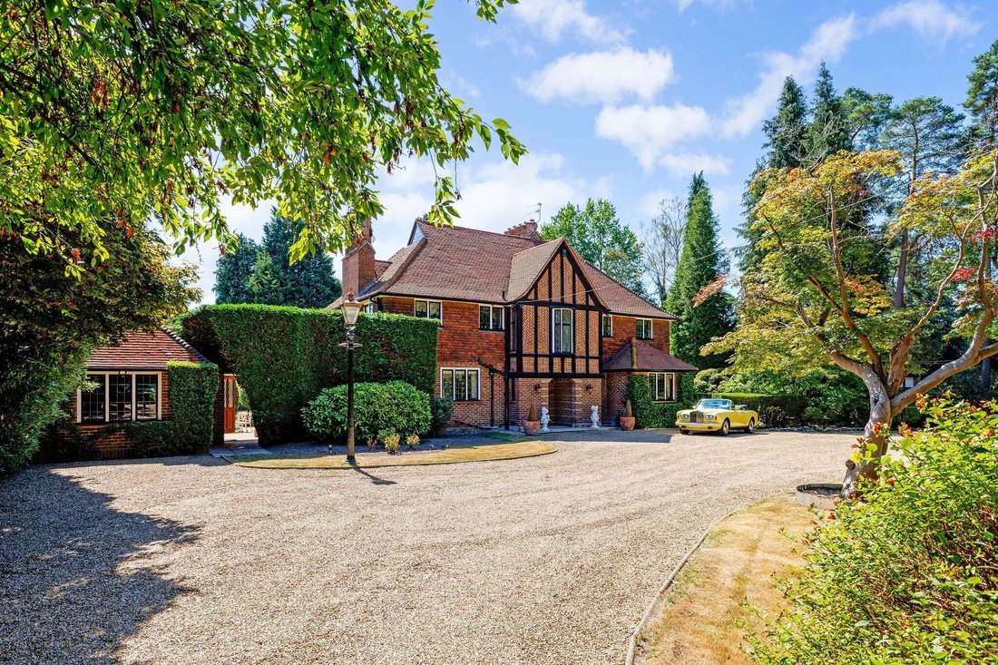 House in Virginia Water, England 2 - 18210005