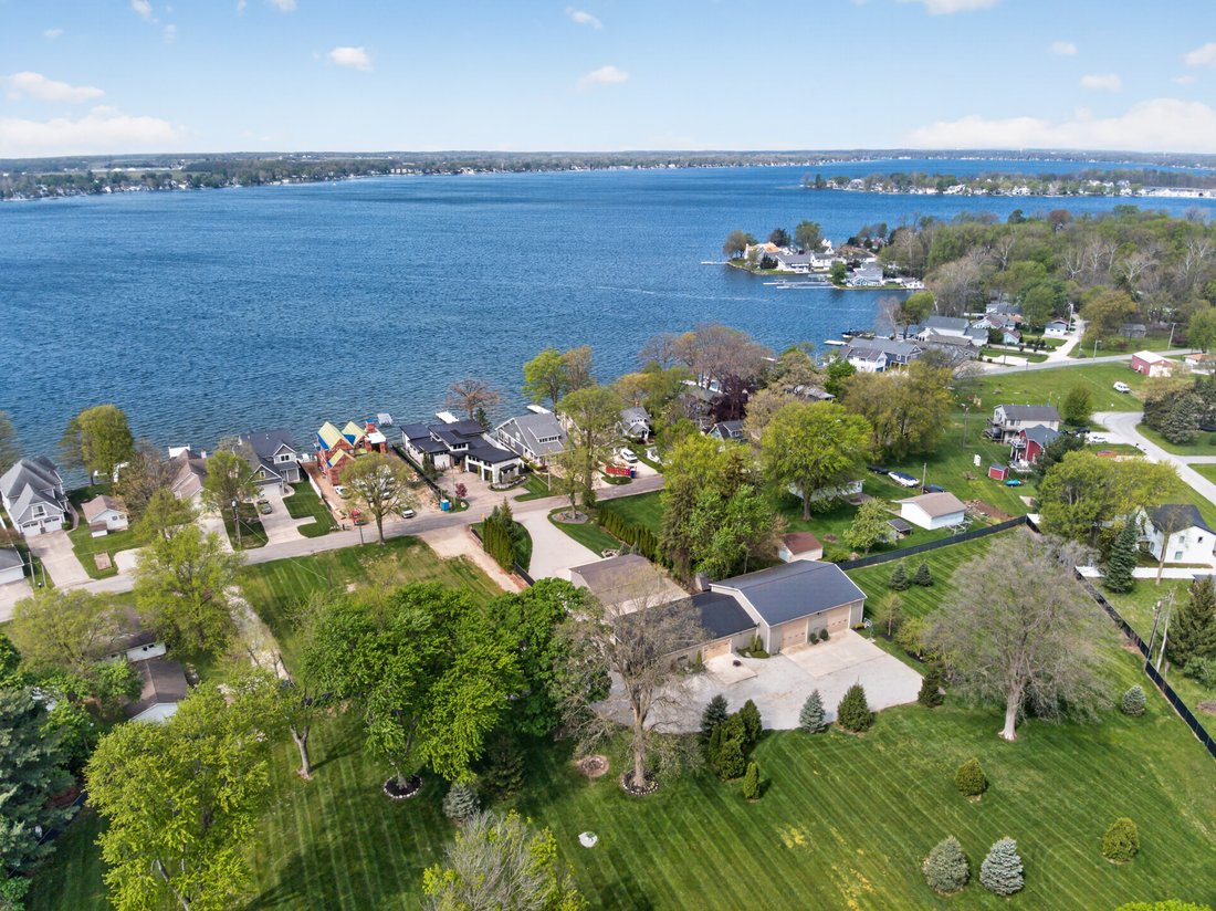 House in Cromwell, Indiana, United States 5 - 17786175